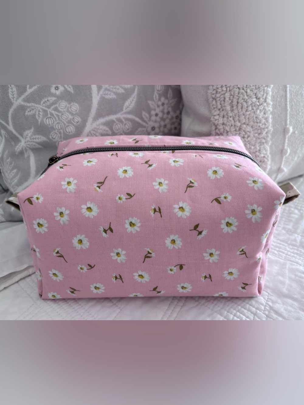 NWT Daisy print cosmetic bag boxy style zipper cotton